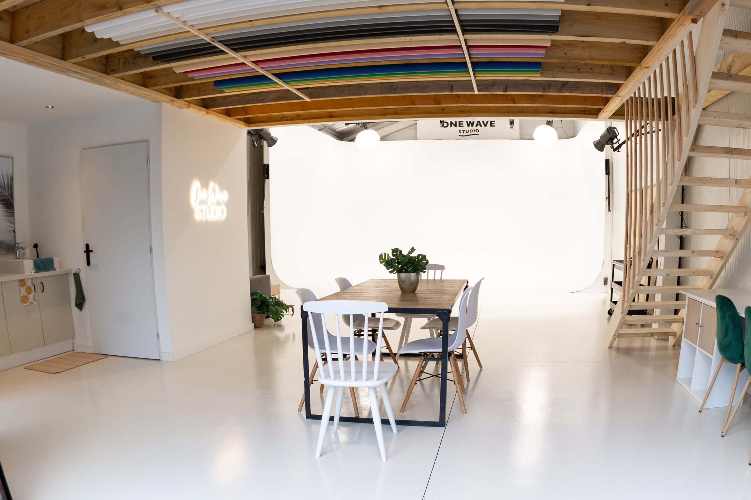 Cyclorama studio photo référence France — One Wave Studio Capbreton